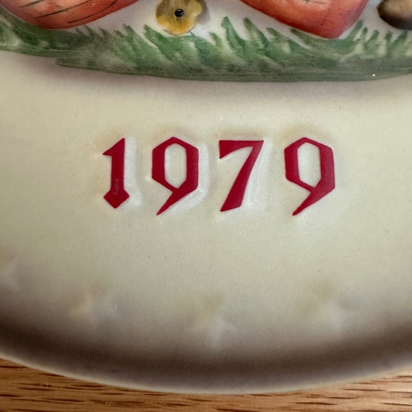 1979 Annual Hummel Plate MJ Hummel Boy Playing Horn Yellow Bird Includes Box - Picture 2 of 15
